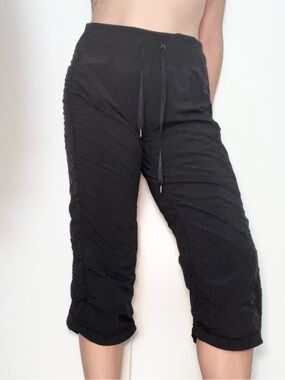Y2K Zella Black Baggy Cargo Capri Pants Size 4